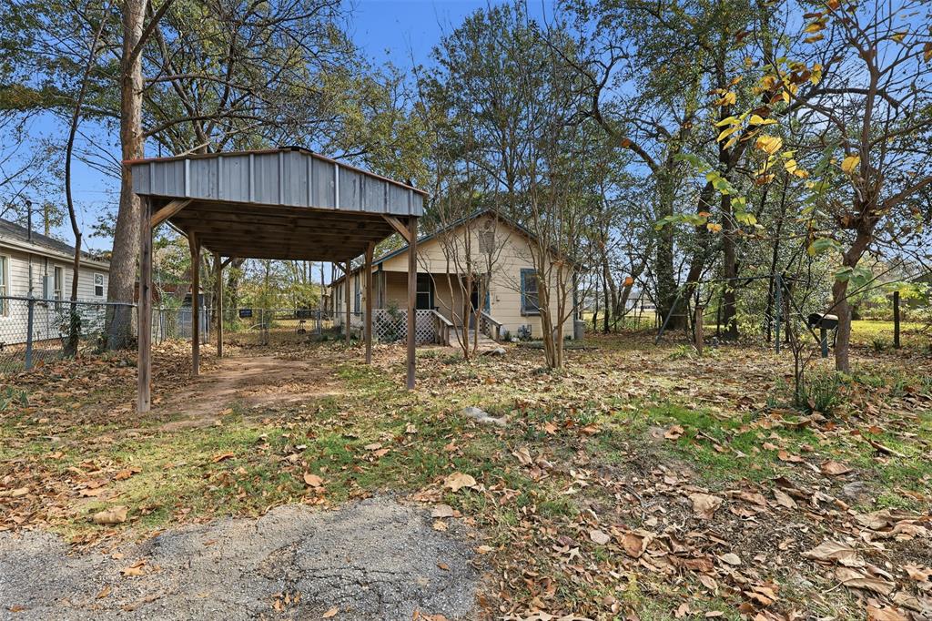 409 North Henry Street Lindale, TX 75771 - Photo 1 of 21