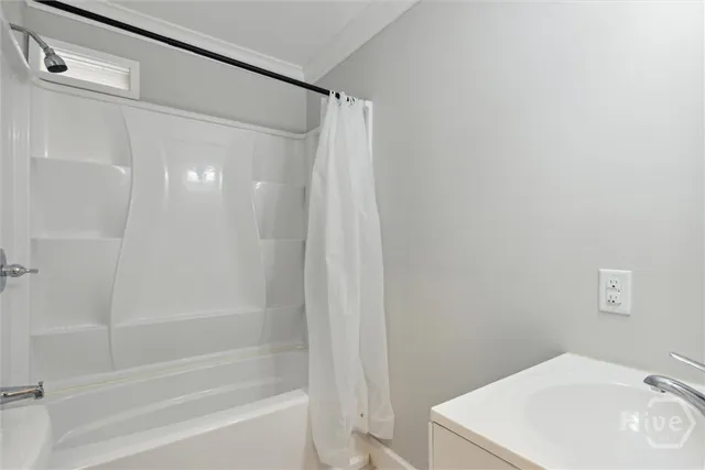 $1,800 | 2122 Biscayne Drive, Savannah, GA 31406