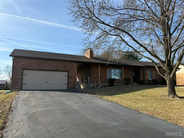 $289,900 | 9616 Highway 100, New Haven, MO 63068