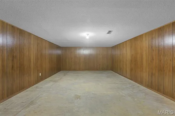 $289,900 | 9616 Highway 100, New Haven, MO 63068