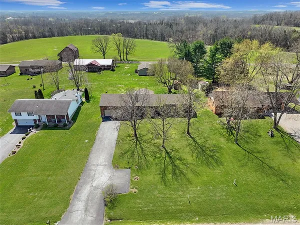 $289,900 | 9616 Highway 100, New Haven, MO 63068