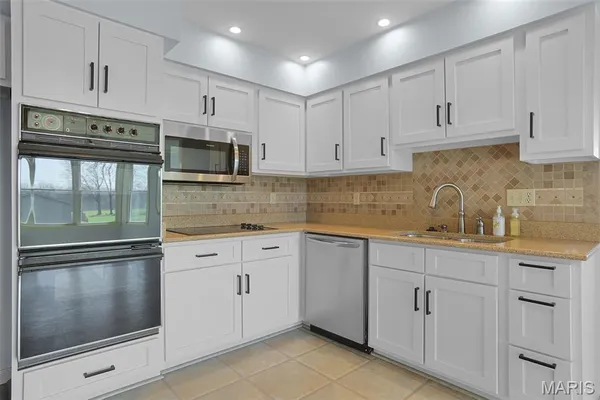 $289,900 | 9616 Highway 100, New Haven, MO 63068