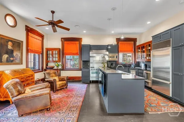 $4,950,000 | 211 East Charlton Street, Savannah, GA 31401