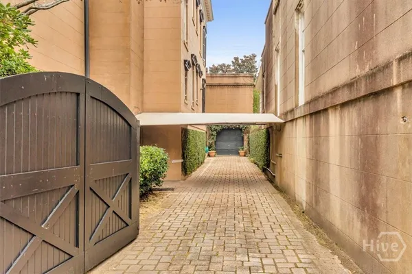 $4,950,000 | 211 East Charlton Street, Savannah, GA 31401