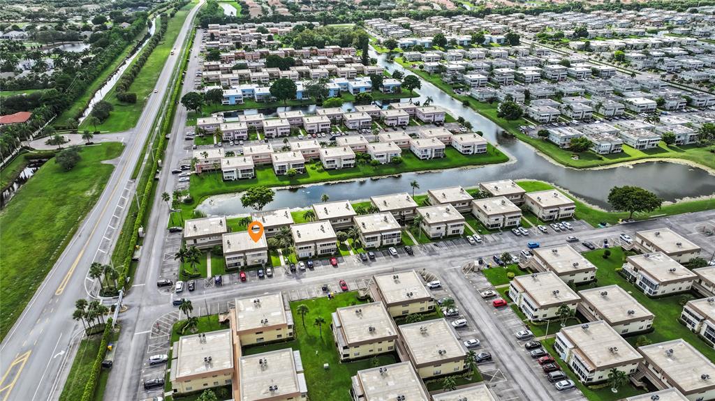 268 Saxony Circle, Unit 268 Delray Beach, FL 33446 - Photo 22 of 28 an aerial view of multiple house