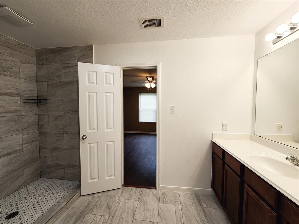 927 Paradise Road Baytown, TX 77521 - Photo 7 of 14