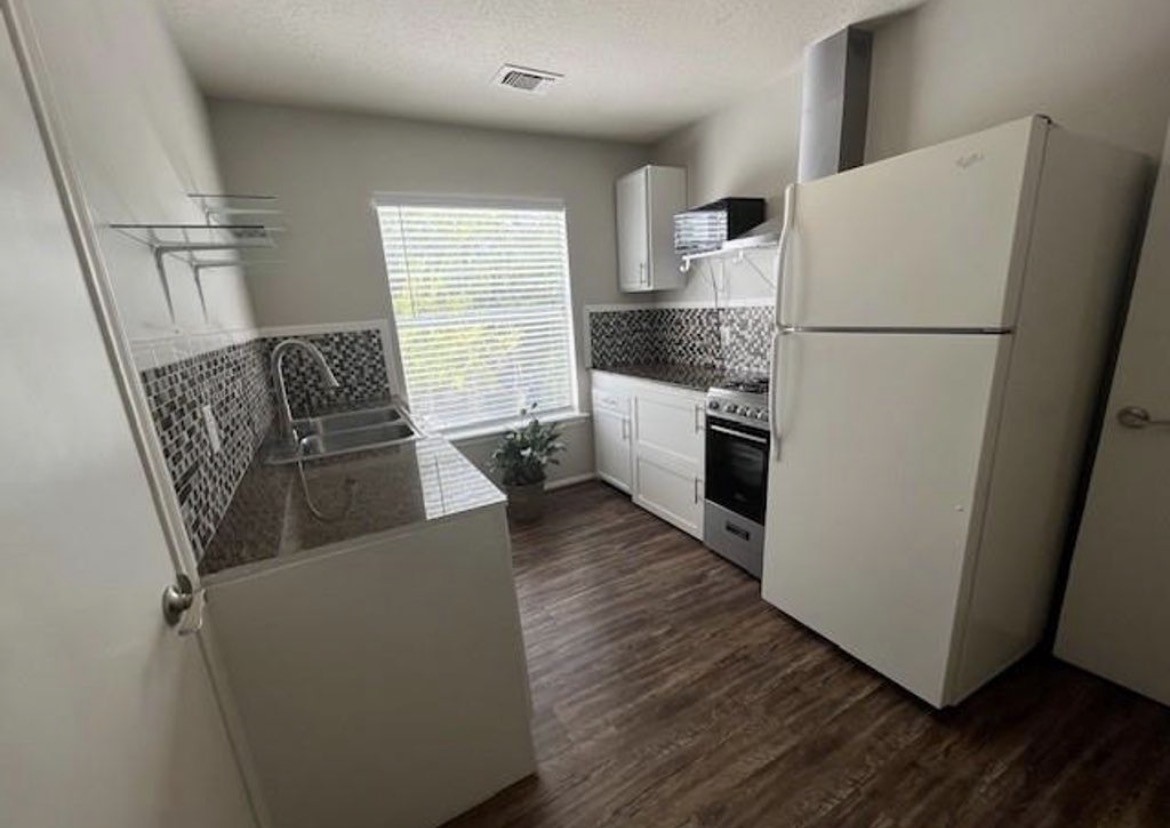 7719 Sign Street, Unit B Houston, TX 77489 - Photo 2 of 7