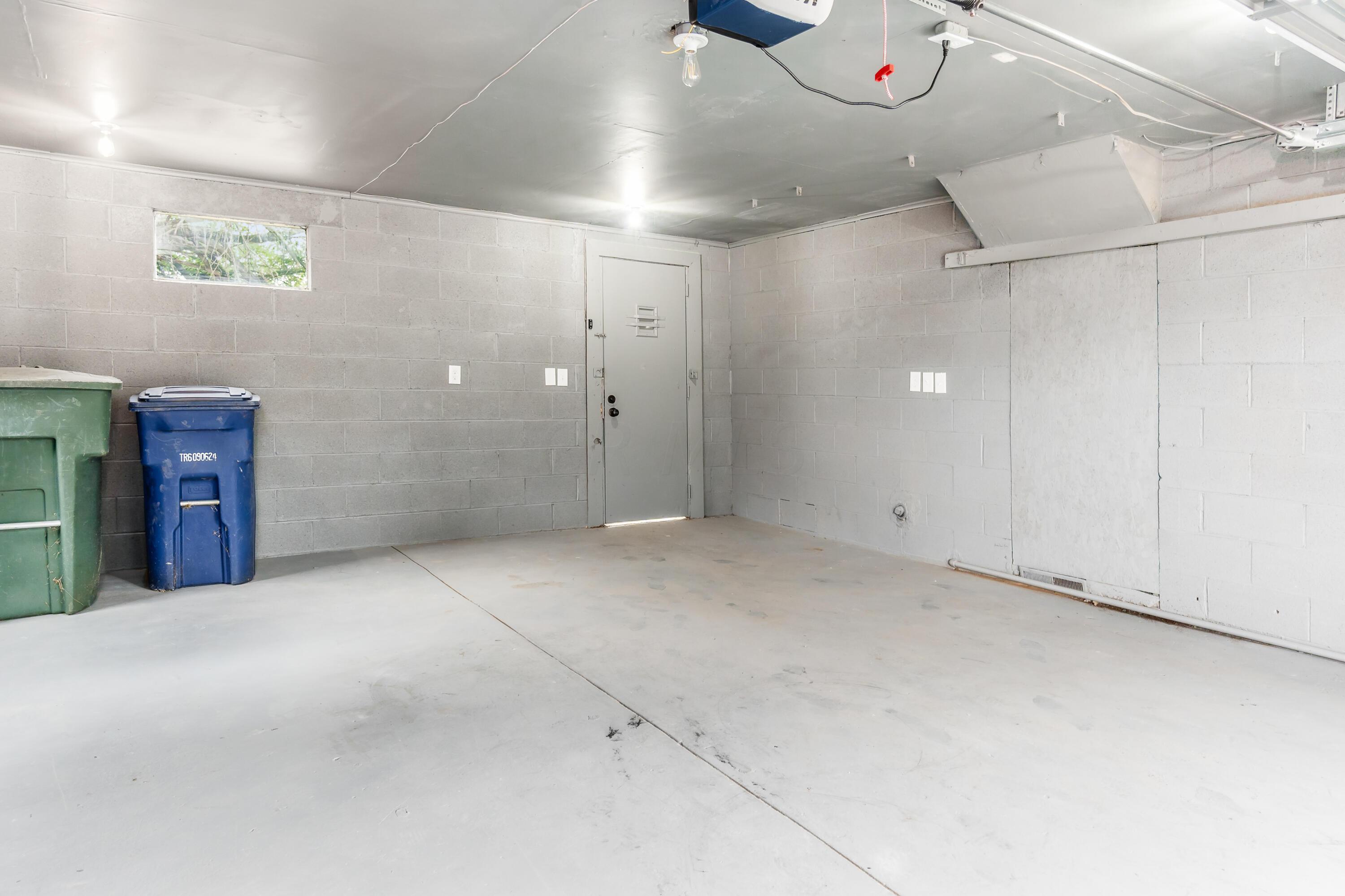 687 Colton Road Columbus, OH 43207 - Photo 48 of 53 2-Car Attached Garage