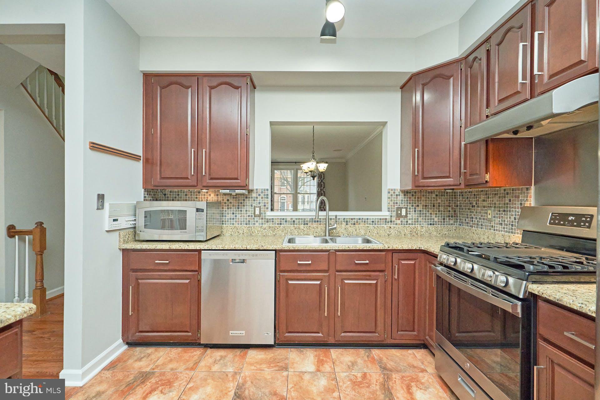 3647 Ransom Place Alexandria, VA 22306 - Photo 14 of 38 Stainless Steel Appliances, Granite Counters