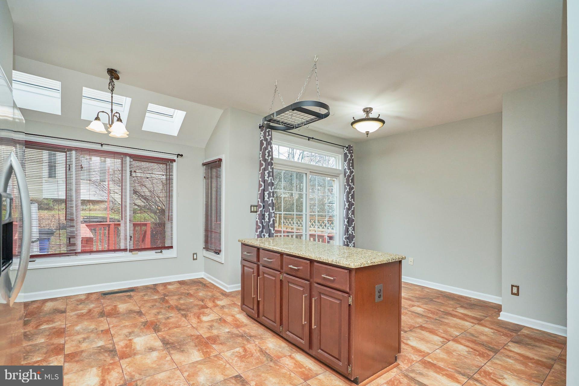 3647 Ransom Place Alexandria, VA 22306 - Photo 15 of 38 Sunny Spacious Table Space