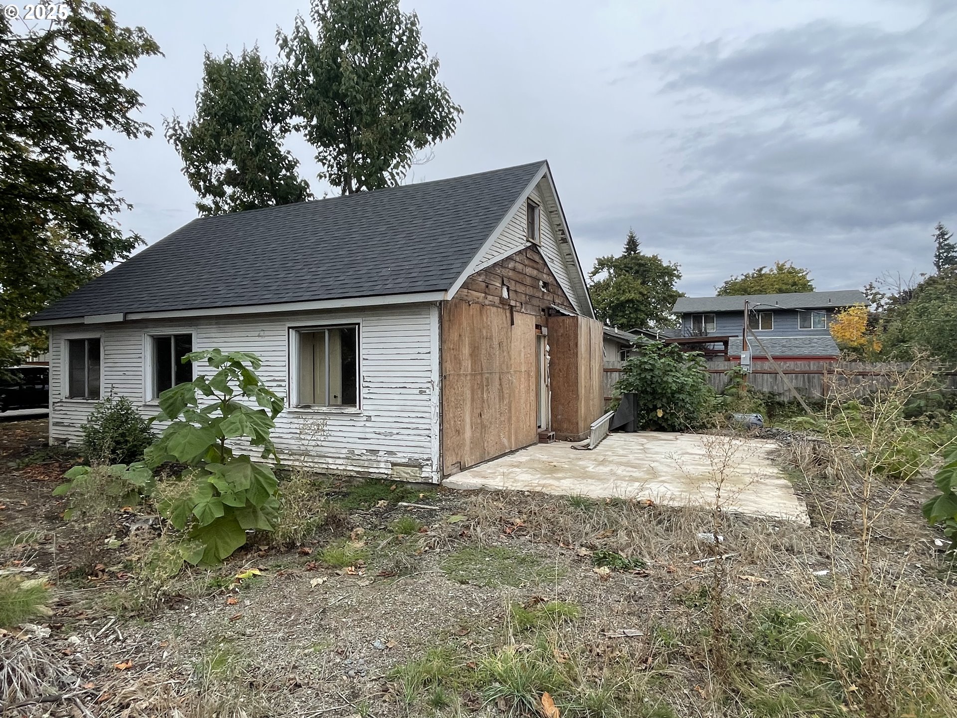 1109 4th Street Springfield, OR 97477 - Photo 2 of 12