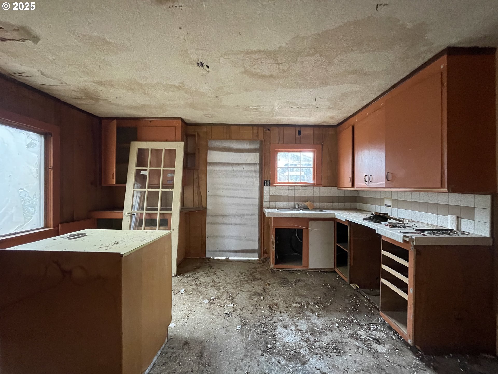 1109 4th Street Springfield, OR 97477 - Photo 6 of 12