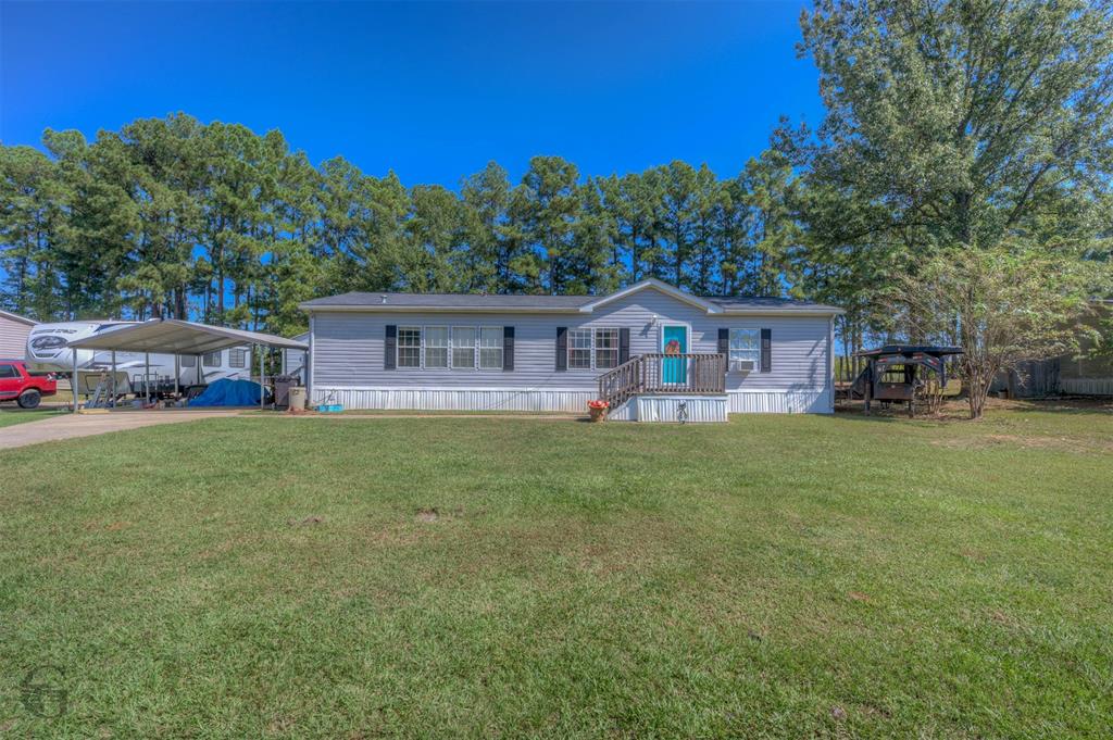 7229 Jennifer Lane Princeton, LA 71067 - Photo 2 of 15 a front view of a house with garden