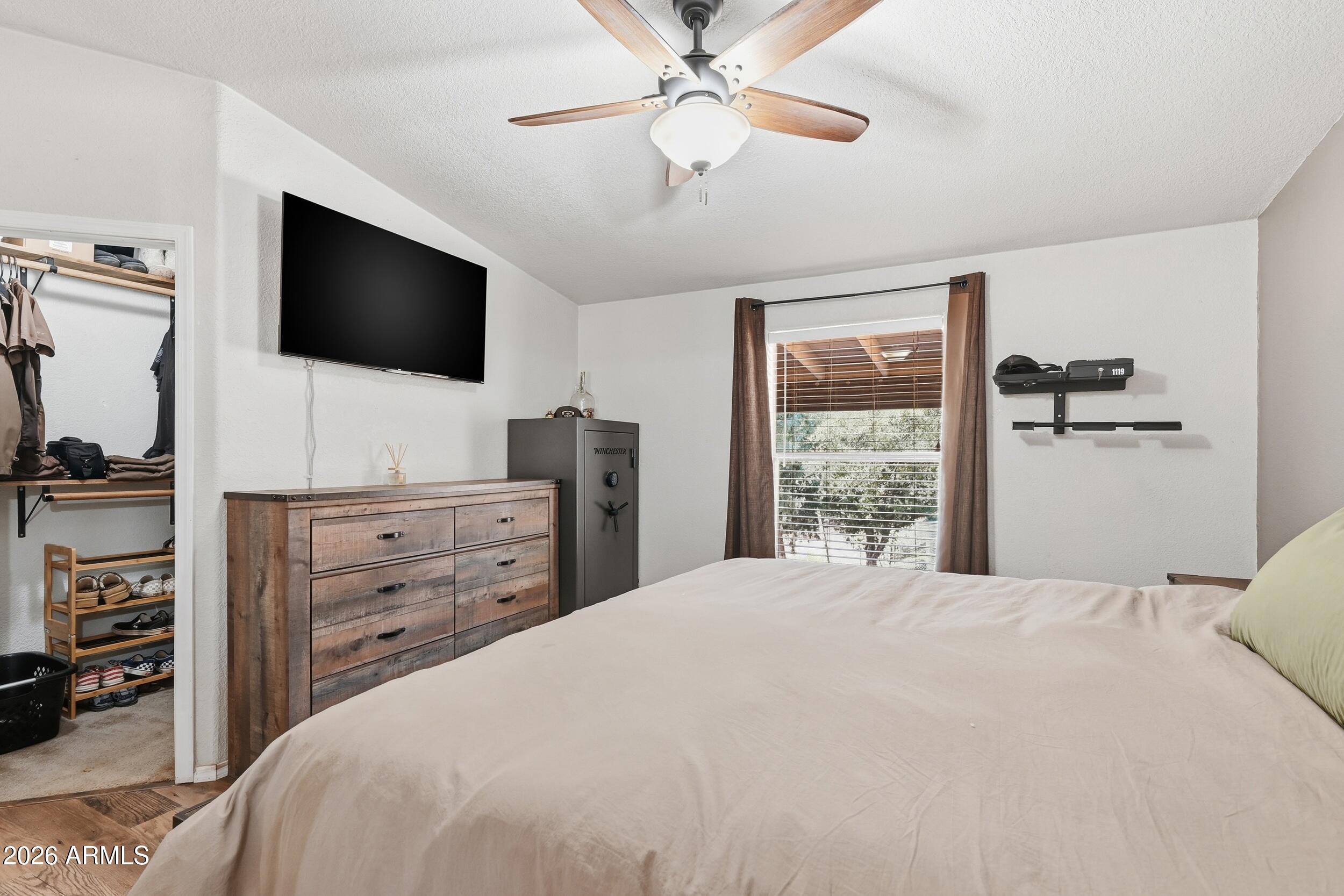 140 East Lariat Drive Payson, AZ 85541 - Photo 16 of 32 a bedroom with a bed and a flat screen tv