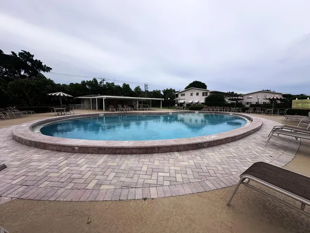 $1,200 | 130 Dorchester East, Unit F, West Palm Beach, FL 33417