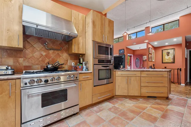 $1,995,000 | 17 Downer Place, Sag Harbor, NY 11963