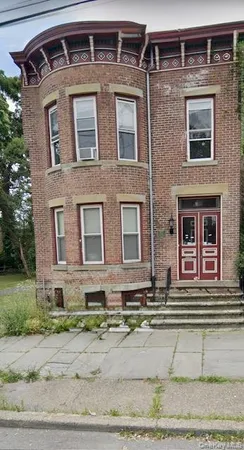 $2,350 | 193 South Street, Unit #2, Newburgh, NY 12550