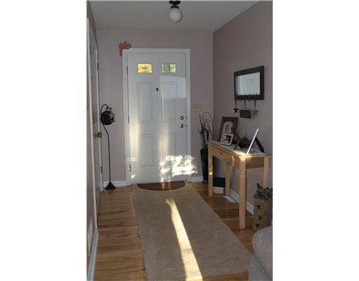 289 Alamae Lakes Road Washington, PA 15301 - Photo 3 of 18 Entry/Foyer.