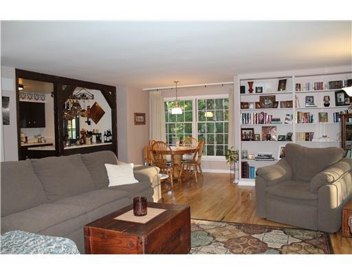 289 Alamae Lakes Road Washington, PA 15301 - Photo 4 of 18 Living Room.