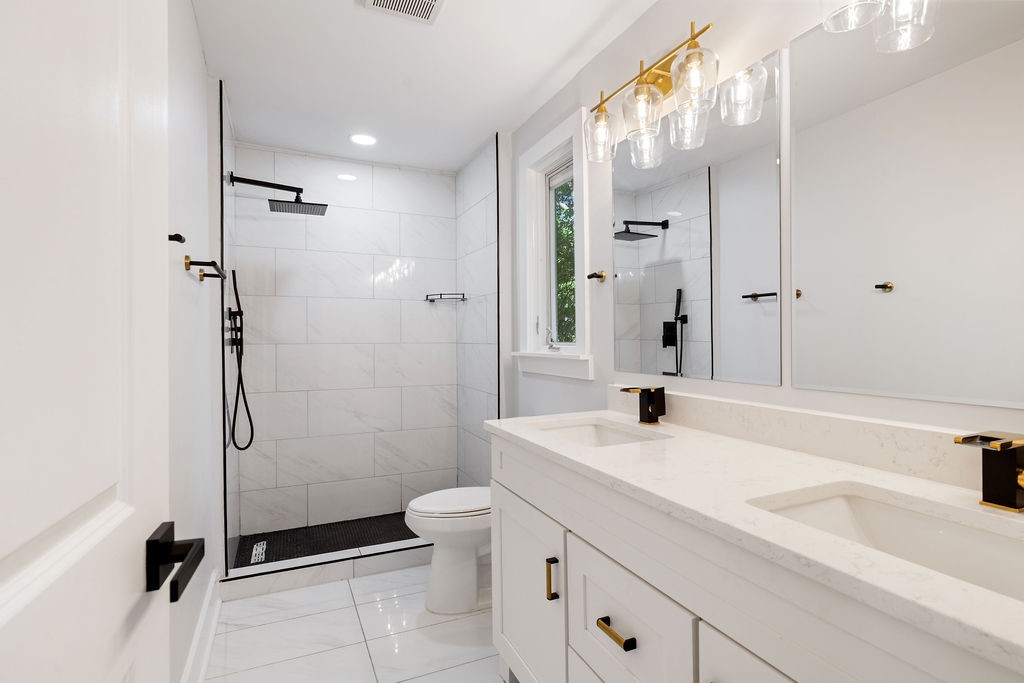 1124 Apple Street Lewisburg, TN 37091 - Photo 17 of 24 a bathroom with a sink a toilet and shower