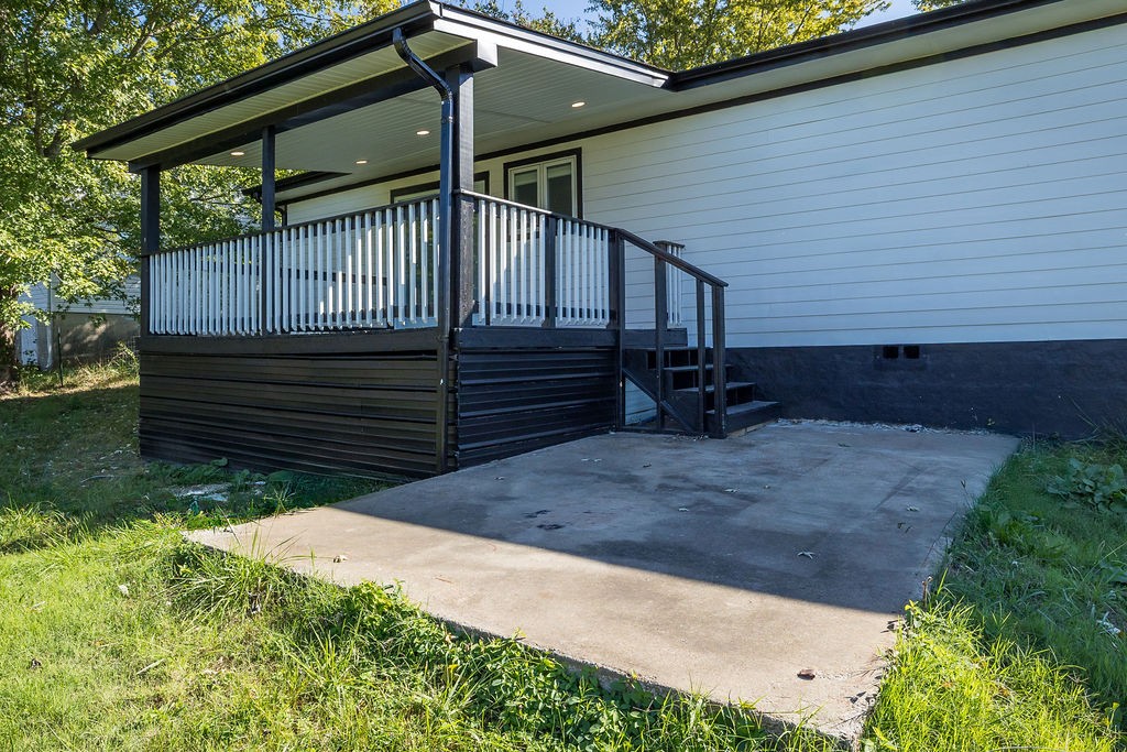 1124 Apple Street Lewisburg, TN 37091 - Photo 24 of 24 a view of balcony and deck