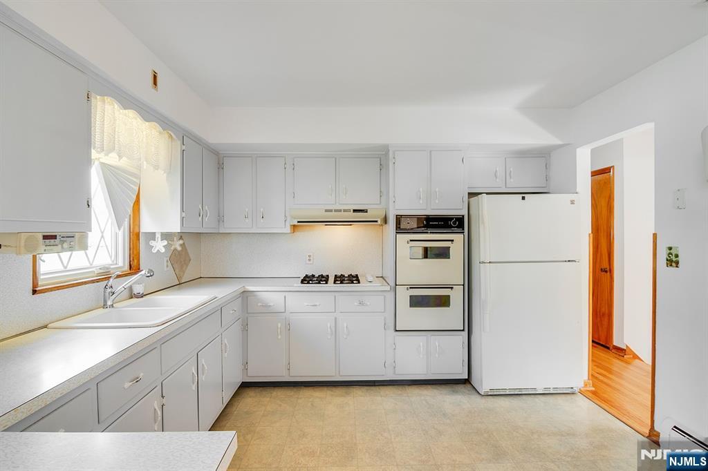 240 Ridge Road Cedar Grove, NJ 07009 - Photo 9 of 36