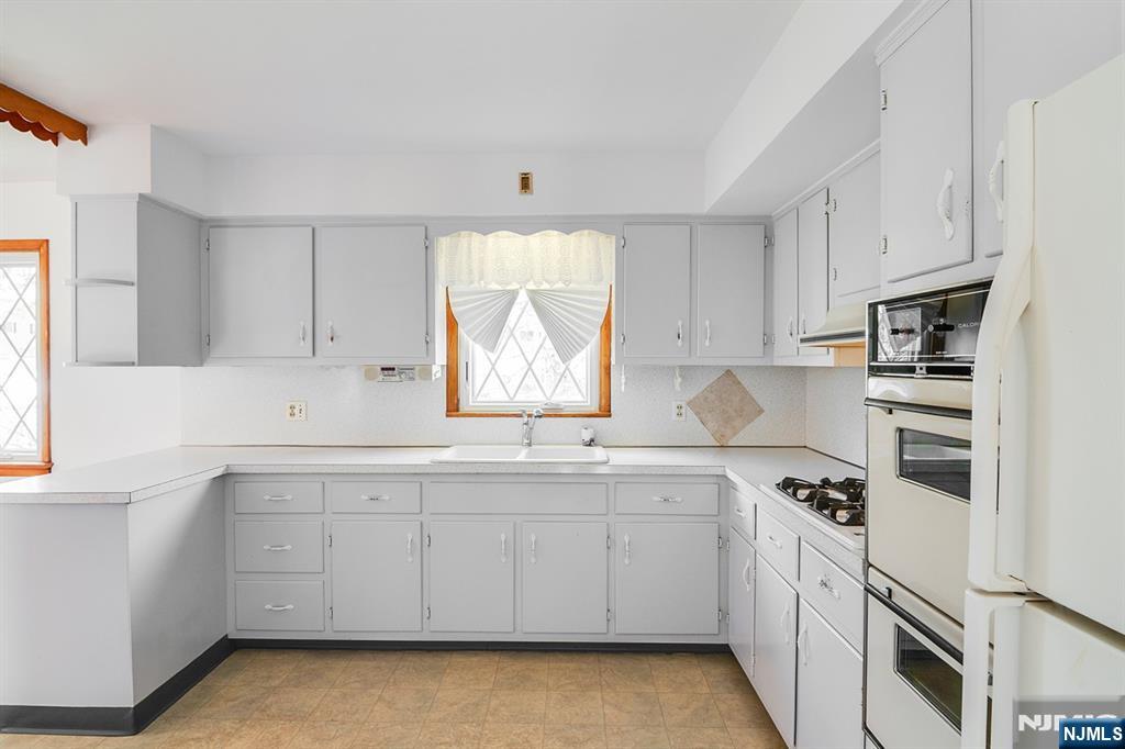 240 Ridge Road Cedar Grove, NJ 07009 - Photo 10 of 36