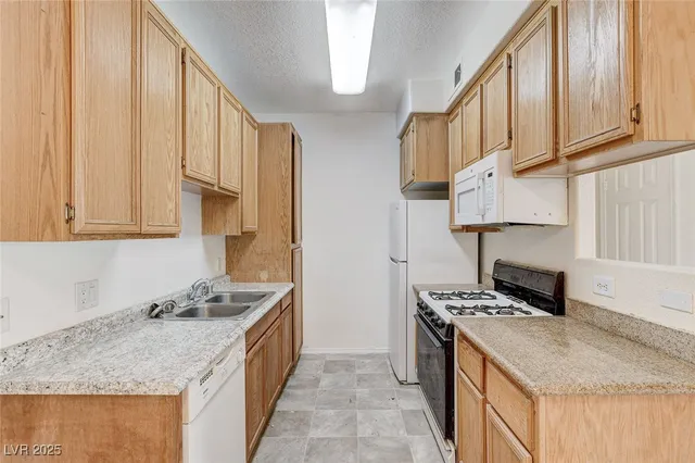 $1,100 | 3318 North Decatur Boulevard, Unit 1061, Las Vegas, NV 89130