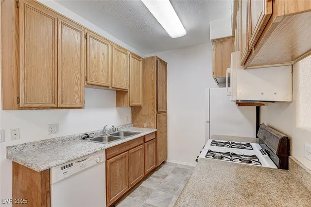 $1,100 | 3318 North Decatur Boulevard, Unit 1061, Las Vegas, NV 89130