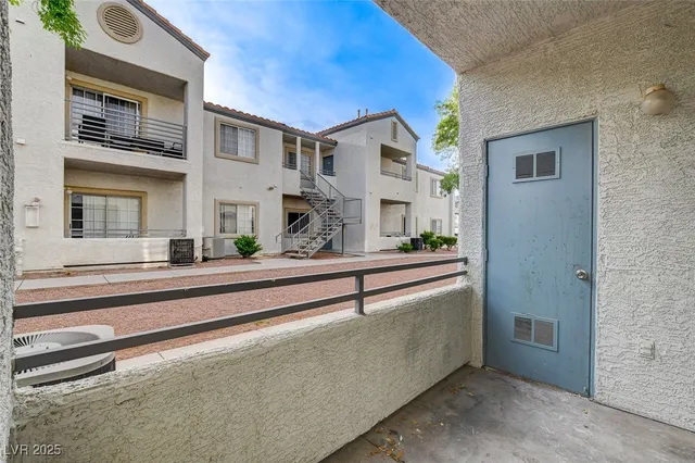 $1,100 | 3318 North Decatur Boulevard, Unit 1061, Las Vegas, NV 89130