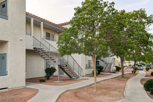 $1,100 | 3318 North Decatur Boulevard, Unit 1061, Las Vegas, NV 89130