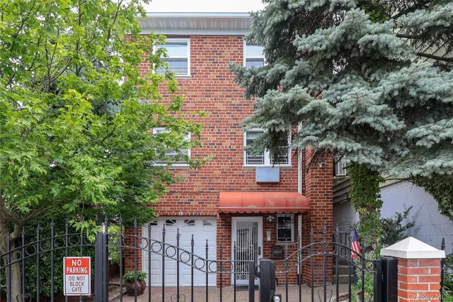 $2,900 | 56-25 Remsen Place, Unit 3 | Maspeth