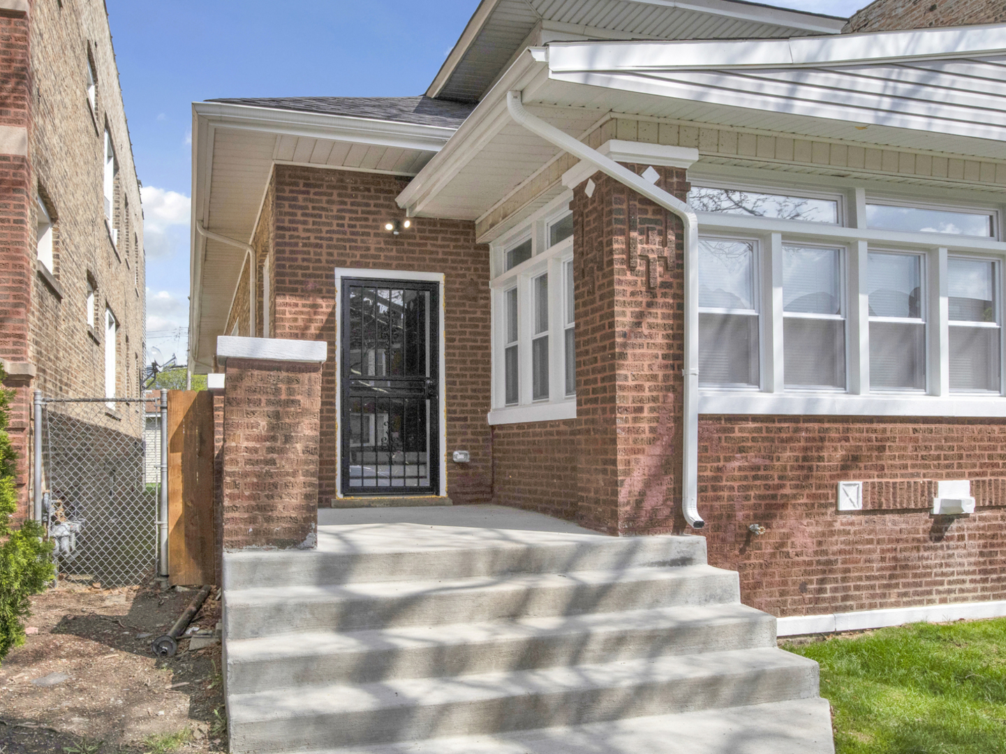 7947 South May Street Chicago, IL 60620 - Photo 2 of 22
