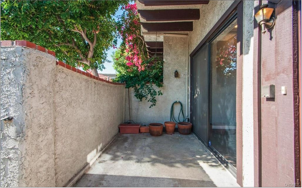17824 Killion Street Encino, CA 91316 - Photo 23 of 25 a backyard of a house
