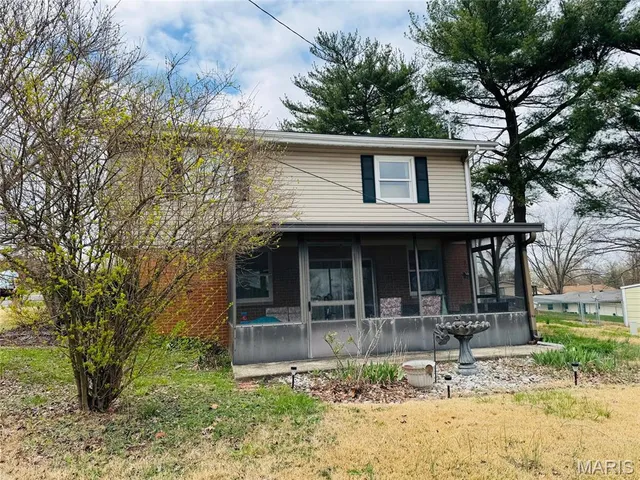 $162,500 | 1423 Shelley Drive, Vandalia, IL 62471