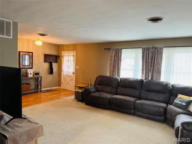 $162,500 | 1423 Shelley Drive, Vandalia, IL 62471