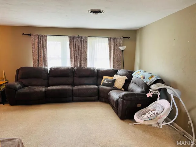 $162,500 | 1423 Shelley Drive, Vandalia, IL 62471