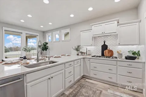 $725,000 | 7691 West Hill Road, Boise, ID 83714