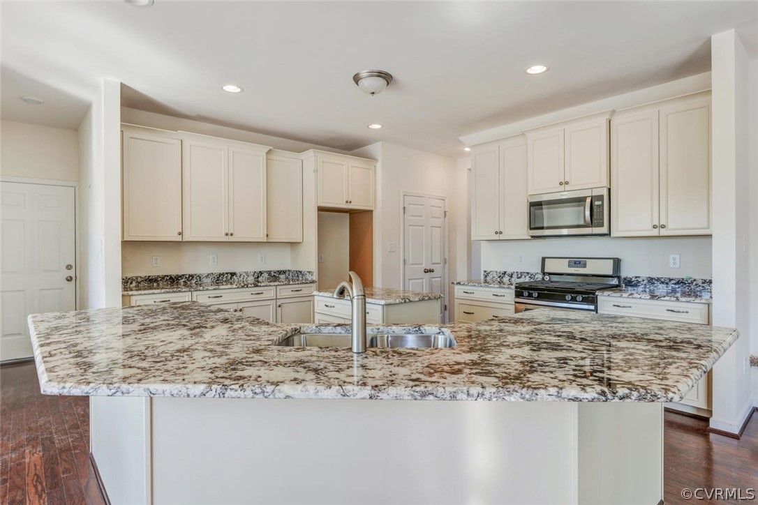 11512 Avening Road Midlothian, VA 23112 - Photo 8 of 19 Gallery Image 8
