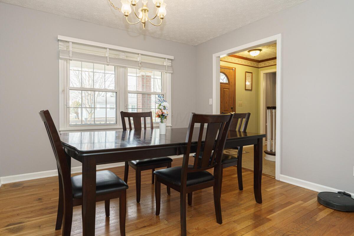 6386 Faircrest Road Columbus, OH 43229 - Photo 12 of 34 Dining space