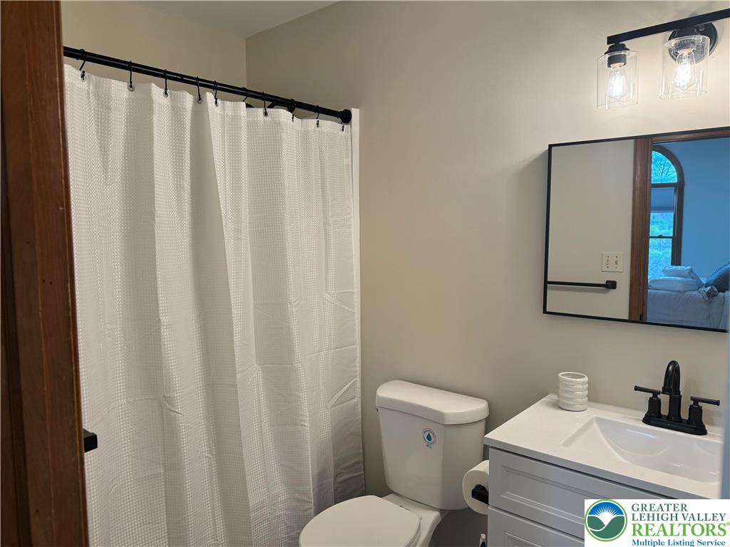 206 Rhapsody Road East Stroudsburg, PA 18301 - Photo 22 of 26 Main Bathroom