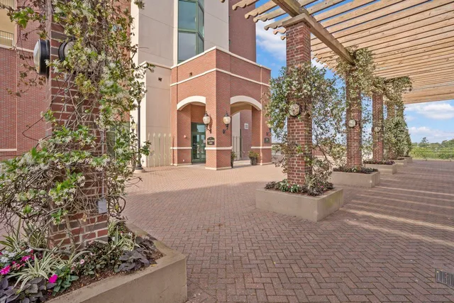 $240,000 | 300 South Duval Street, Unit 503, Tallahassee, FL 32301