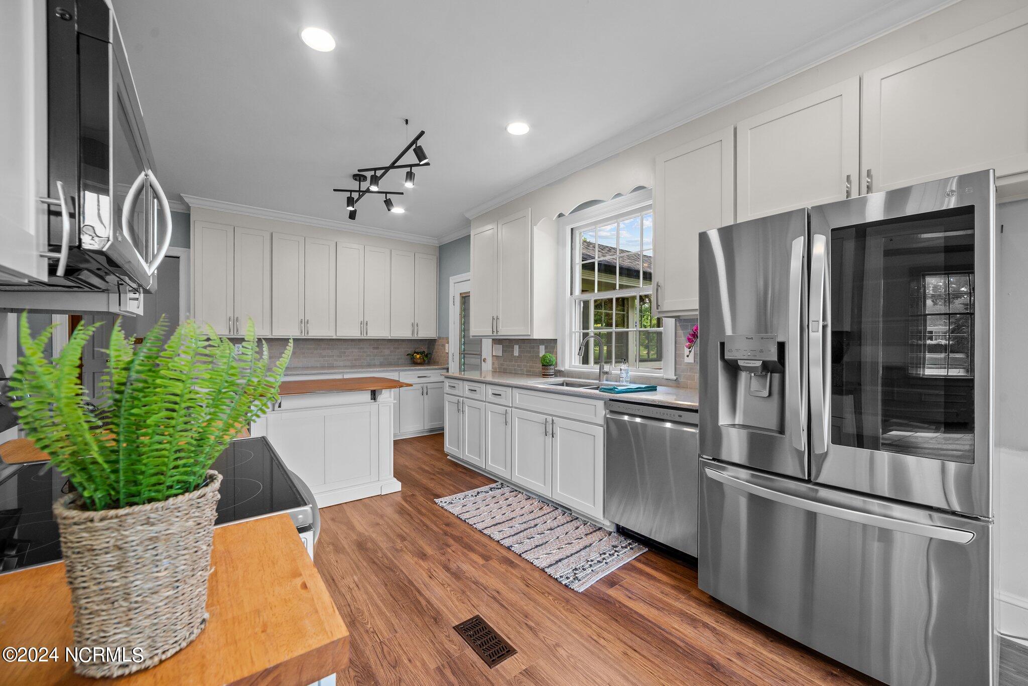 1302 Greenbriar Road Kinston, NC 28501 - Photo 27 of 48 18-web-or-mls-DSC_9521