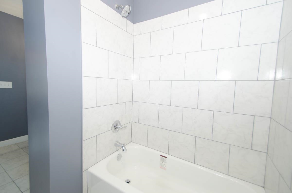 12 East Emory Road Memphis, TN 38109 - Photo 8 of 19 a bathroom with a white bathtub