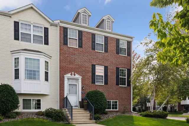 $344,900 | 1551 Coneflower Lane, Shakopee, MN 55379