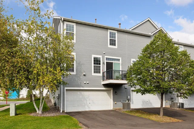 $344,900 | 1551 Coneflower Lane, Shakopee, MN 55379