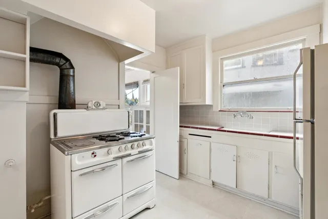 $999,000 | 830 Walker Avenue, Oakland, CA 94610