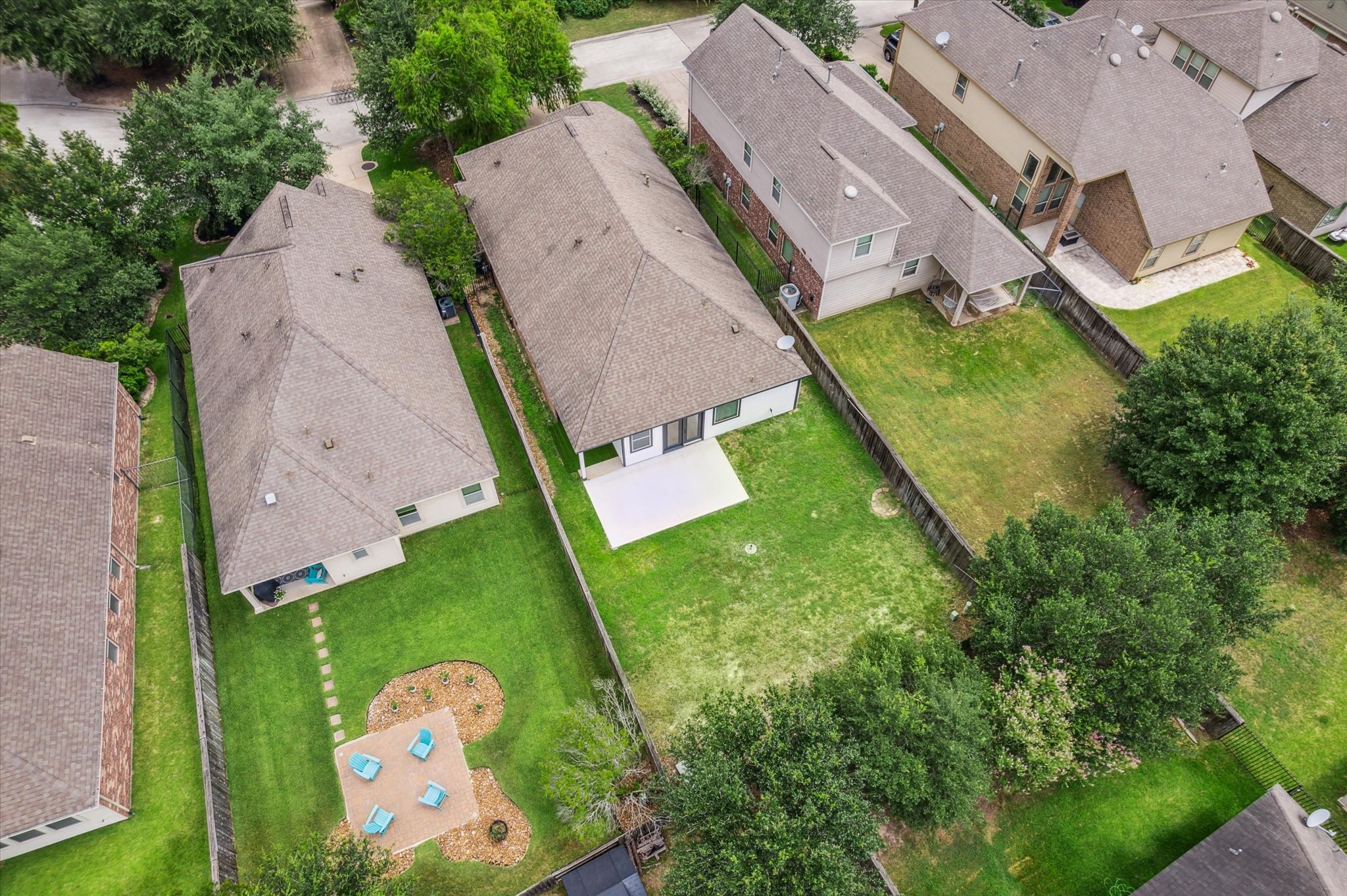 31 Butternut Grove Place Tomball, TX 77375 - Photo 24 of 25 an aerial view of a house with a yard