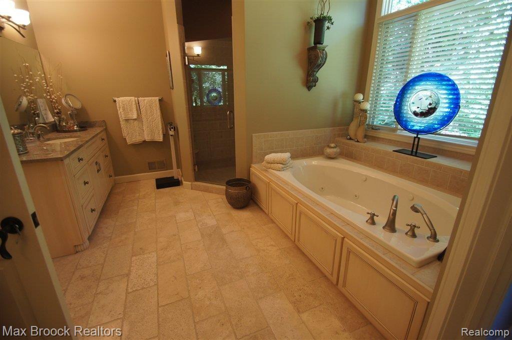 7632 Devins Ridge Clarkston, MI 48348 - Photo 16 of 25 MASTER BATH HEATED FLOORS