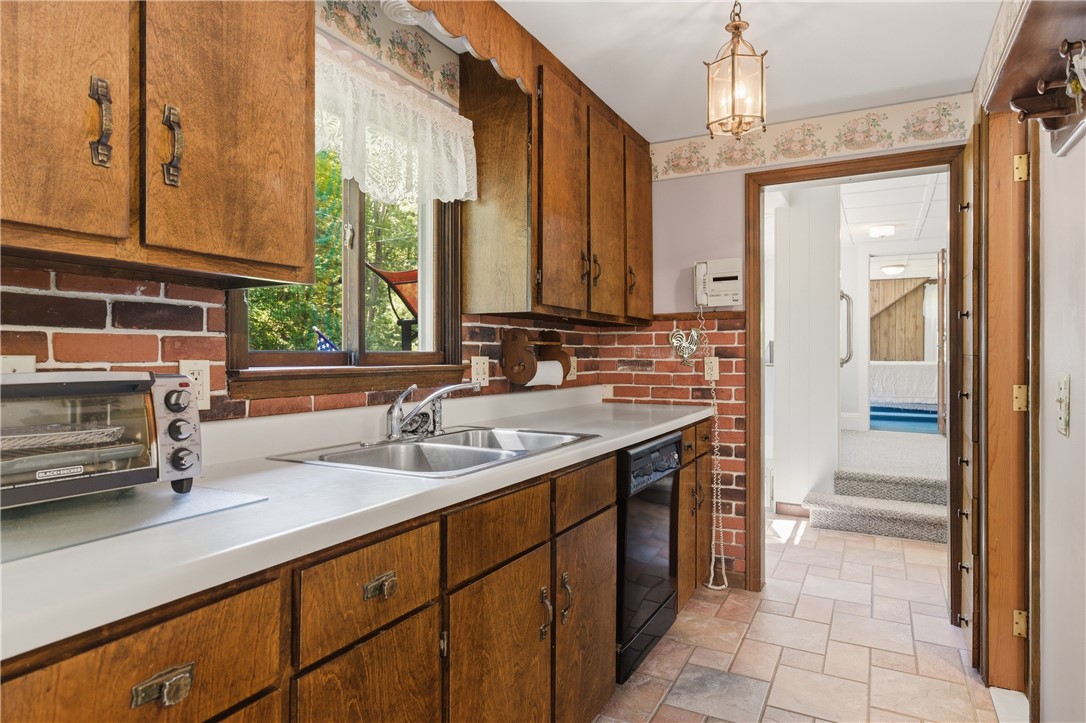 585 Reservoir Road Burrillville, RI 02859 - Photo 12 of 49